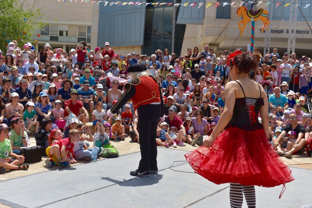תיאטרון רחוב בפסטיבל חיפה להצגות ילדים 2016